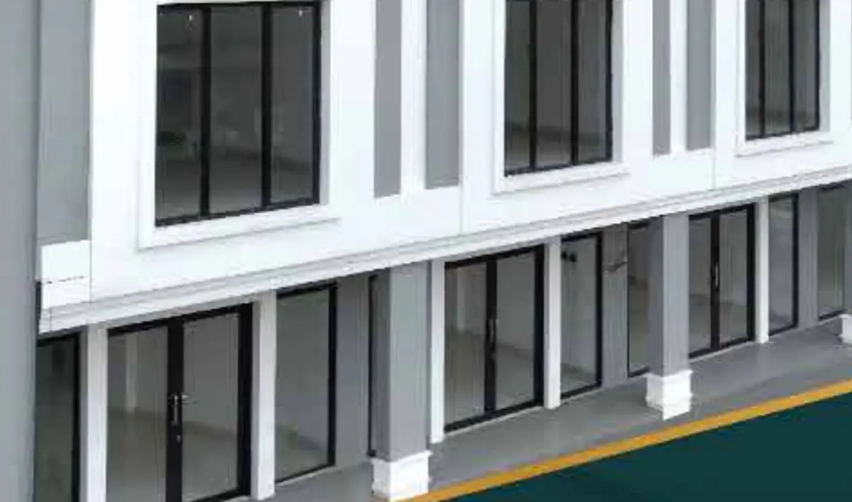 Ruko Emerald — Tampak Unit & Suasana Kawasan Komersial CGE