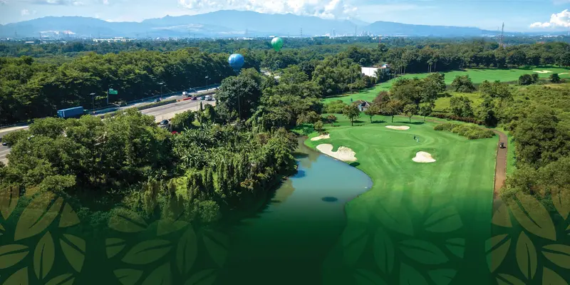 Fasilitas olahraga Cimanggis Golf Estate — gym, tennis court, padel court, dan jogging track lakeside